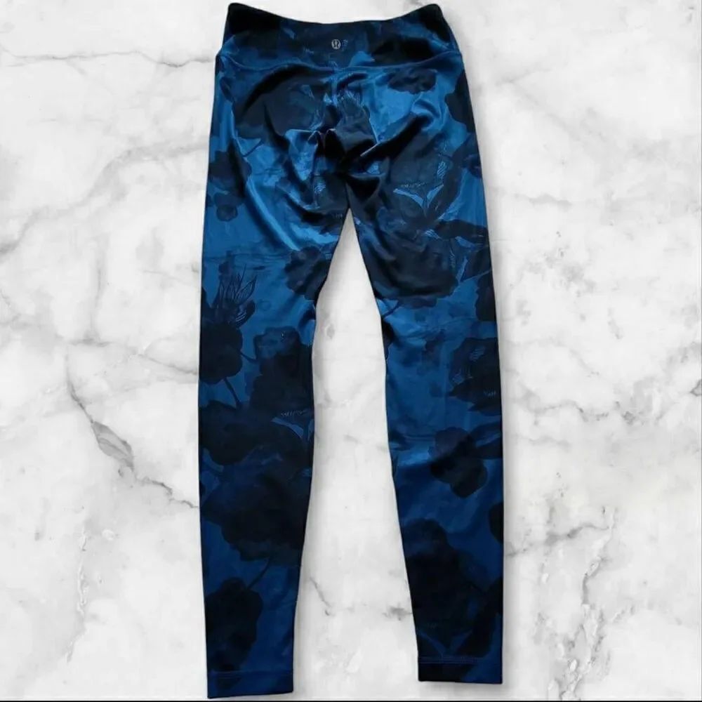 Lululemon Size 6 Wunder Under 30" - Picture 2 of 2